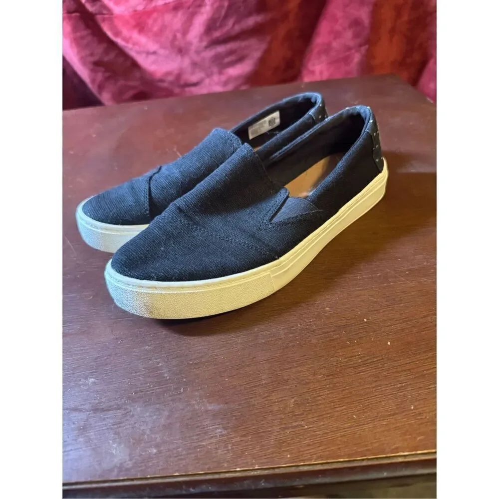 Tomโsโslip on sneakers sizeโ8W